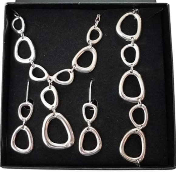 Avon Necklace, Bracelet Earrings 3-Piece Set -Silvertone NIB 2005 - Picture 1 of 5